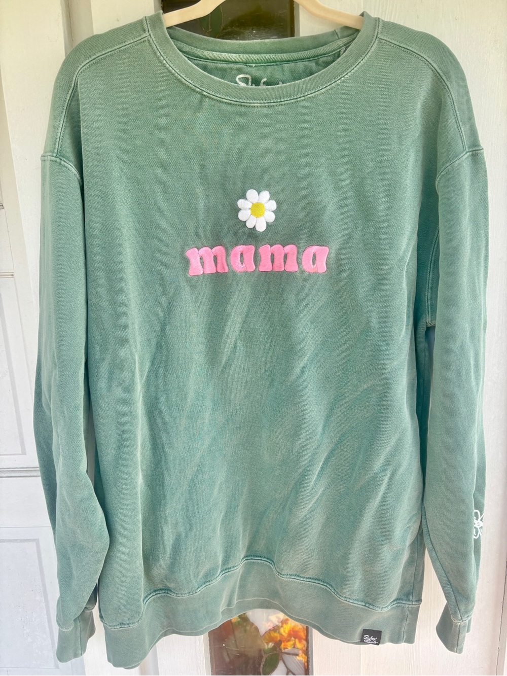 mama embroidered daisy sweatshirt women’s L sage green oversized mom crewneck
